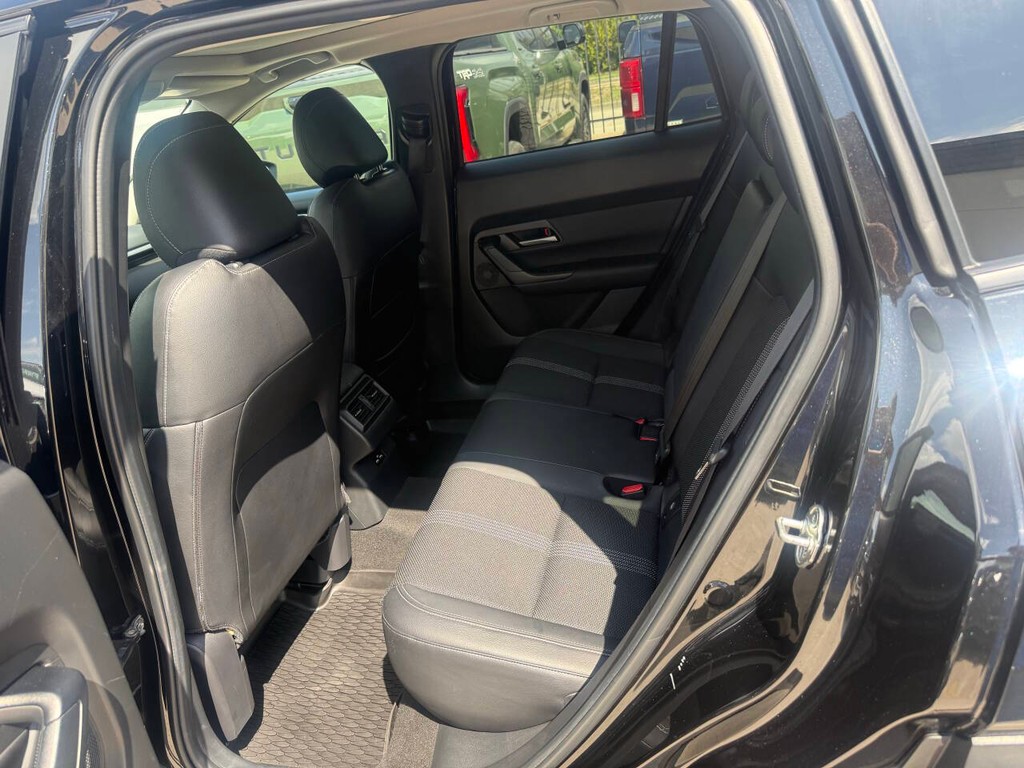 Mazda CX-50 Vehicle Full-screen Gallery Image 13