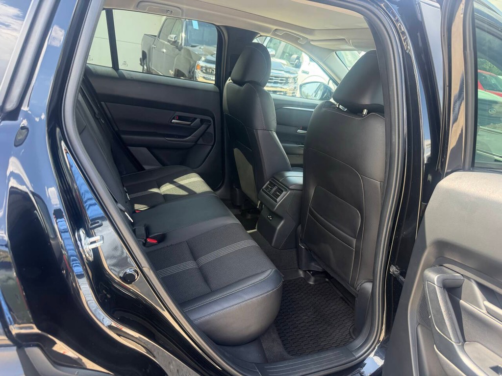 Mazda CX-50 Vehicle Full-screen Gallery Image 15