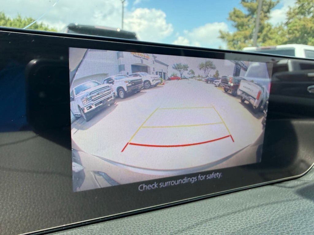 Mazda CX-50 Vehicle Full-screen Gallery Image 25