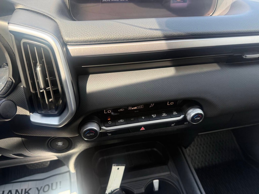 Mazda CX-50 Vehicle Full-screen Gallery Image 26