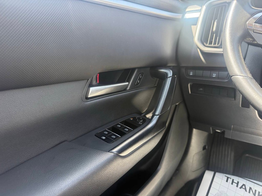 Mazda CX-50 Vehicle Full-screen Gallery Image 29