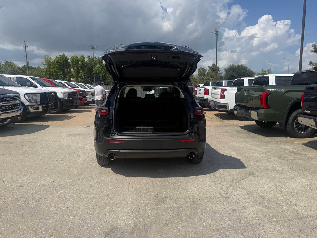 Mazda CX-50 Vehicle Full-screen Gallery Image 35