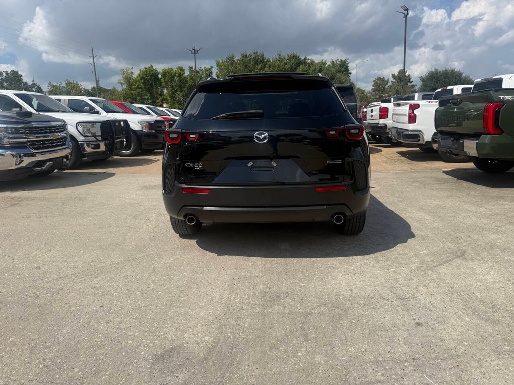 Mazda CX-50 Vehicle Full-screen Gallery Image 37