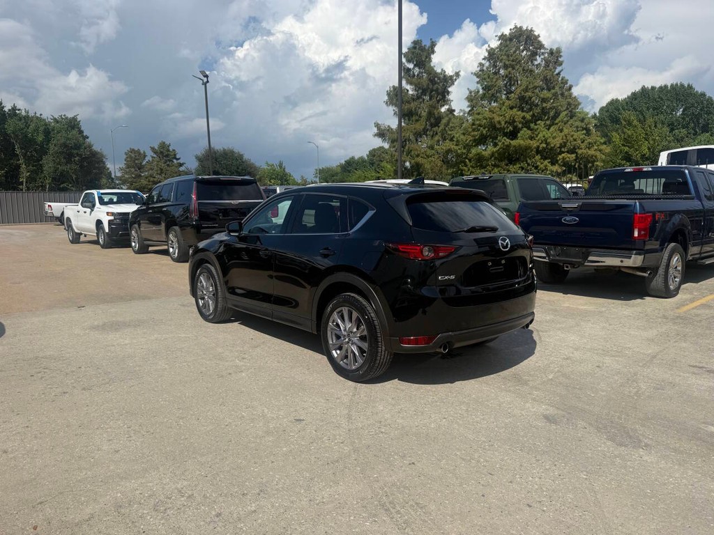 Mazda CX-5 Vehicle Full-screen Gallery Image 04