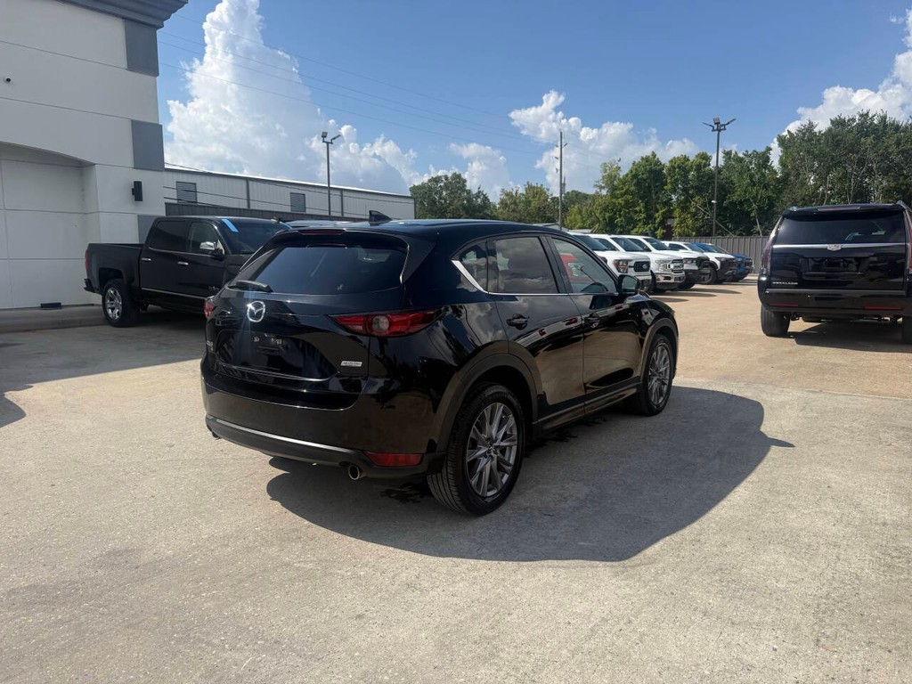 Mazda CX-5 Vehicle Full-screen Gallery Image 05