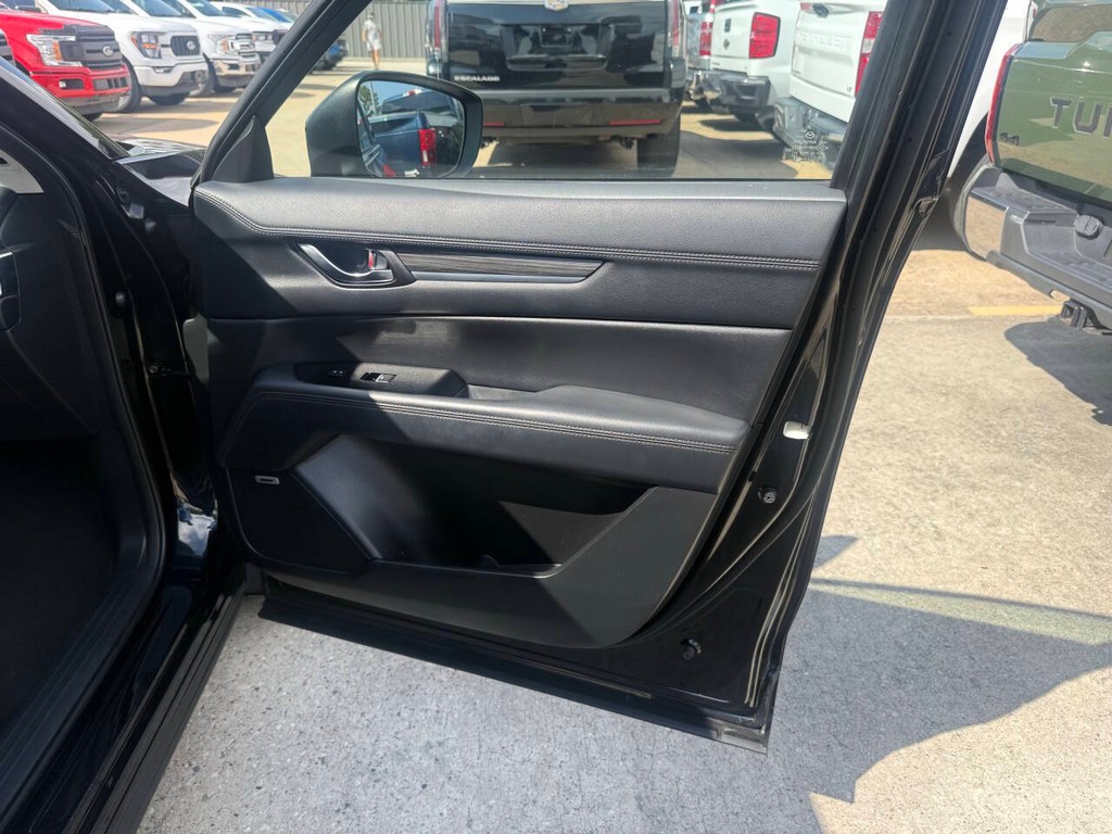 Mazda CX-5 Vehicle Full-screen Gallery Image 11