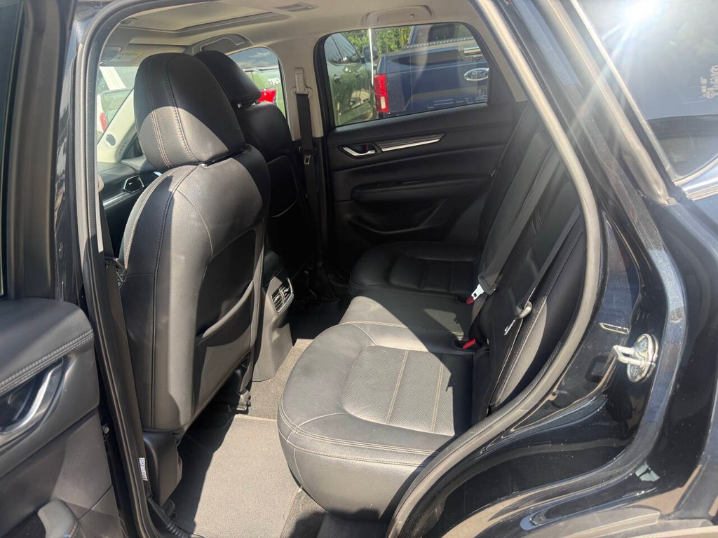 Mazda CX-5 Vehicle Full-screen Gallery Image 13