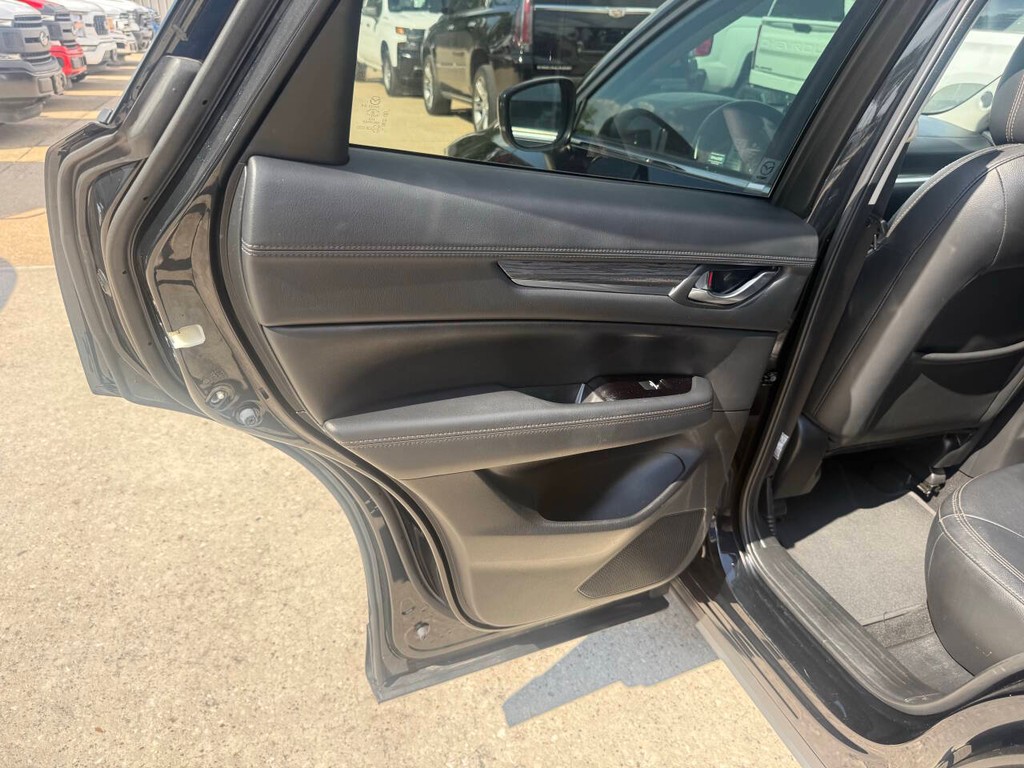 Mazda CX-5 Vehicle Full-screen Gallery Image 14