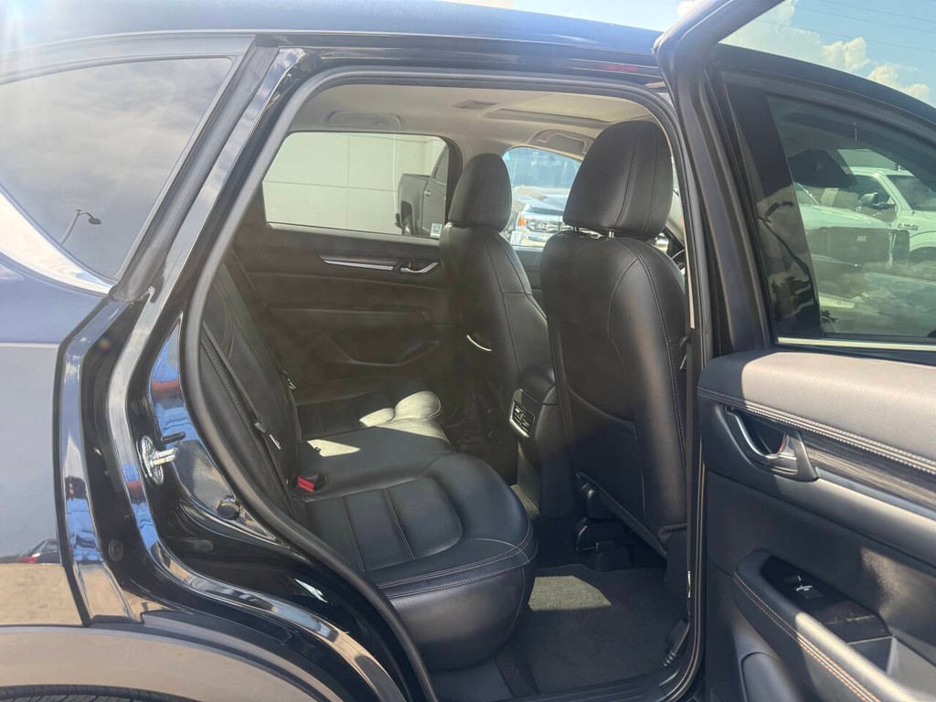 Mazda CX-5 Vehicle Full-screen Gallery Image 15