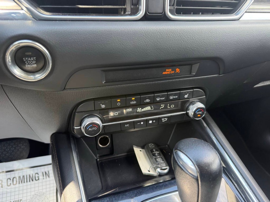Mazda CX-5 Vehicle Full-screen Gallery Image 28