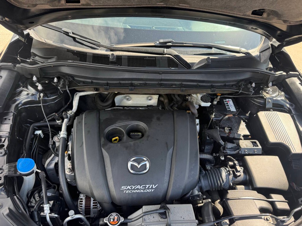 Mazda CX-5 Vehicle Full-screen Gallery Image 35