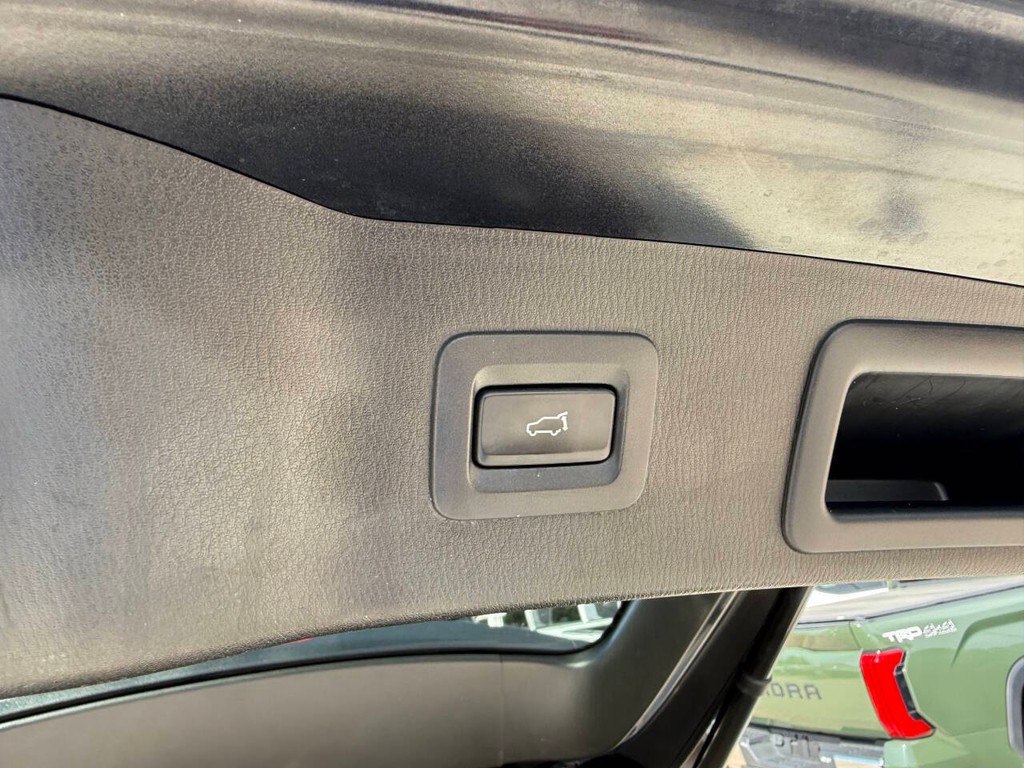 Mazda CX-5 Vehicle Full-screen Gallery Image 38