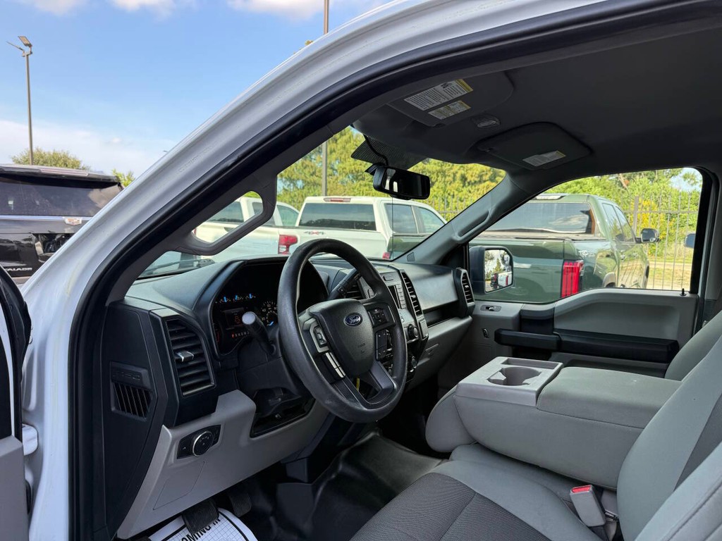 Ford F-150 Vehicle Full-screen Gallery Image 06