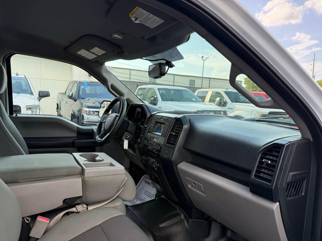 Ford F-150 Vehicle Full-screen Gallery Image 09