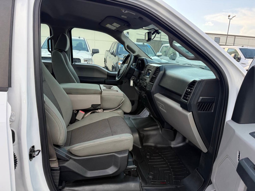 Ford F-150 Vehicle Full-screen Gallery Image 10