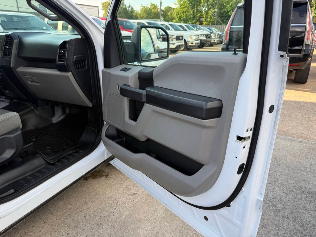 Ford F-150 Vehicle Full-screen Gallery Image 11