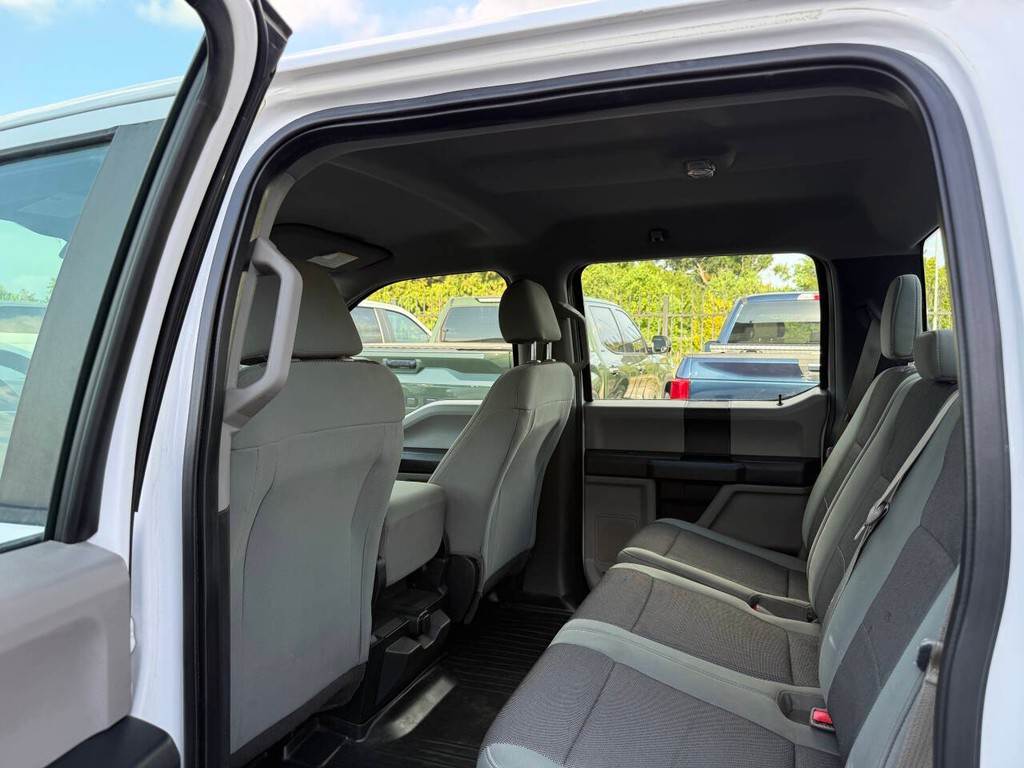 Ford F-150 Vehicle Full-screen Gallery Image 12