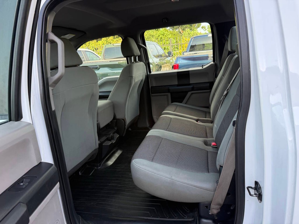 Ford F-150 Vehicle Full-screen Gallery Image 13