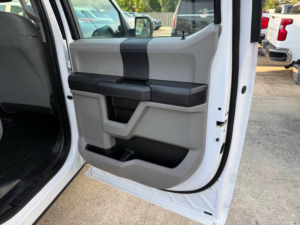 Ford F-150 Vehicle Full-screen Gallery Image 16