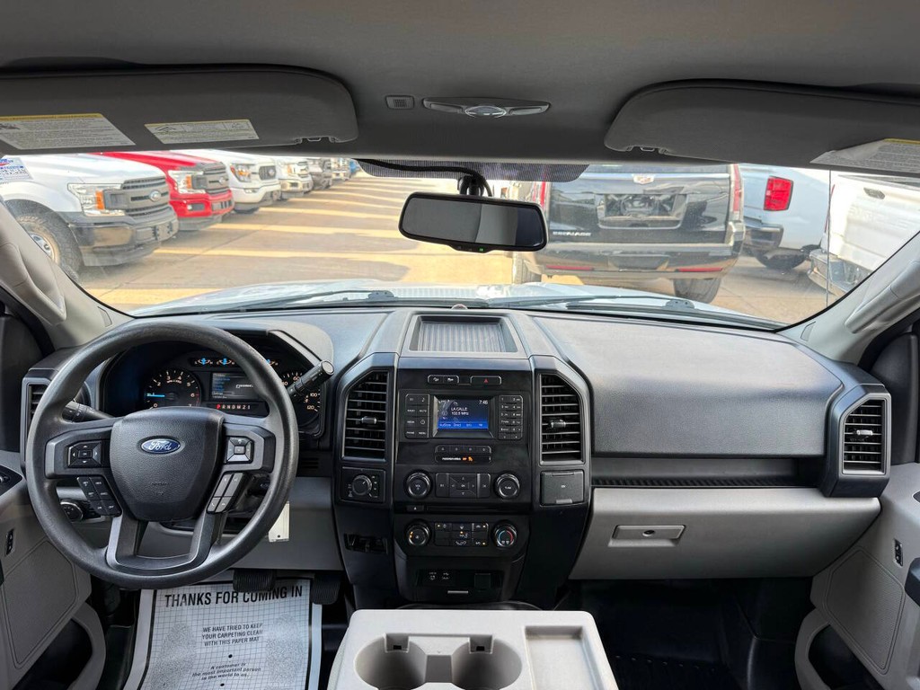 Ford F-150 Vehicle Full-screen Gallery Image 17