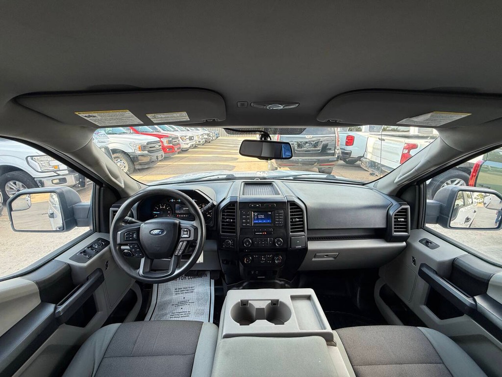 Ford F-150 Vehicle Full-screen Gallery Image 18
