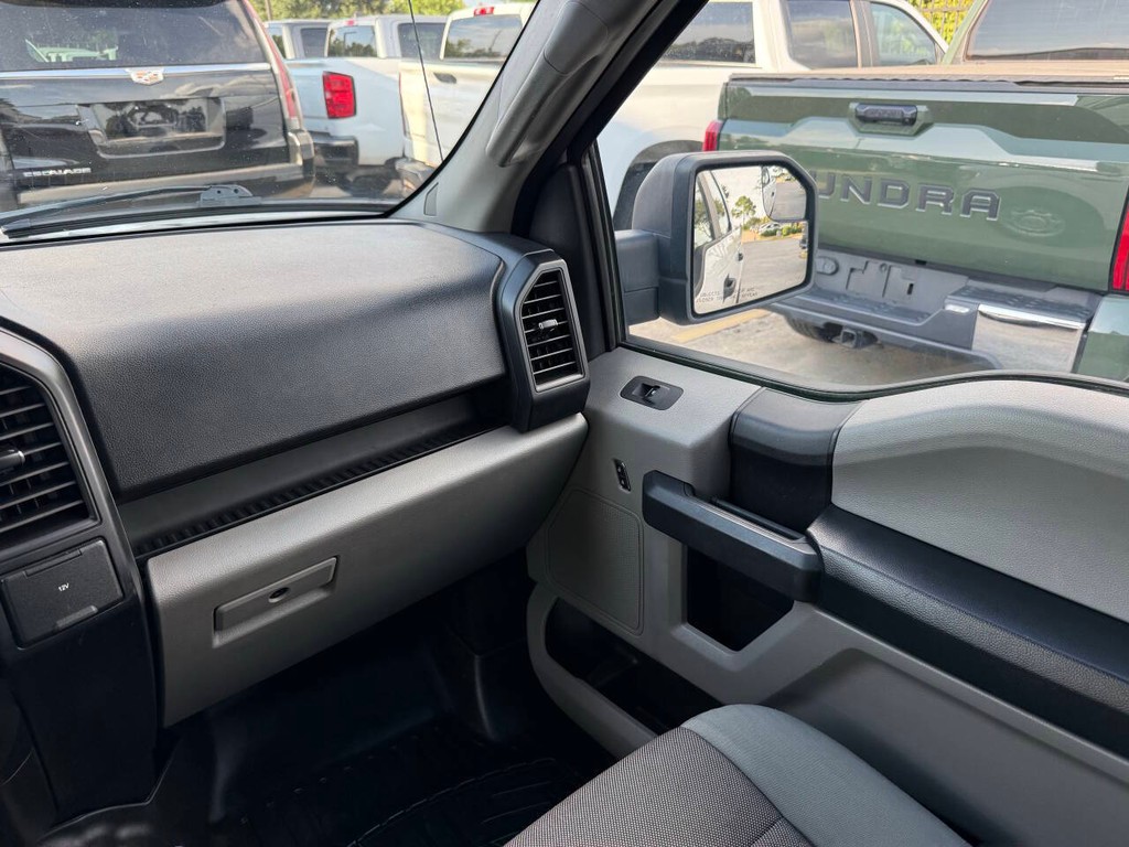 Ford F-150 Vehicle Full-screen Gallery Image 20