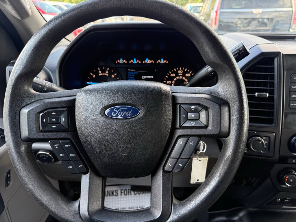 Ford F-150 Vehicle Full-screen Gallery Image 23