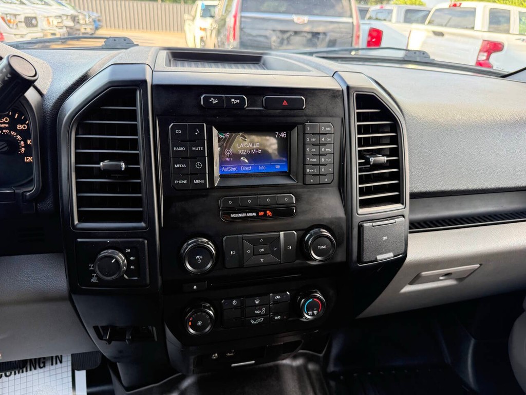 Ford F-150 Vehicle Full-screen Gallery Image 24