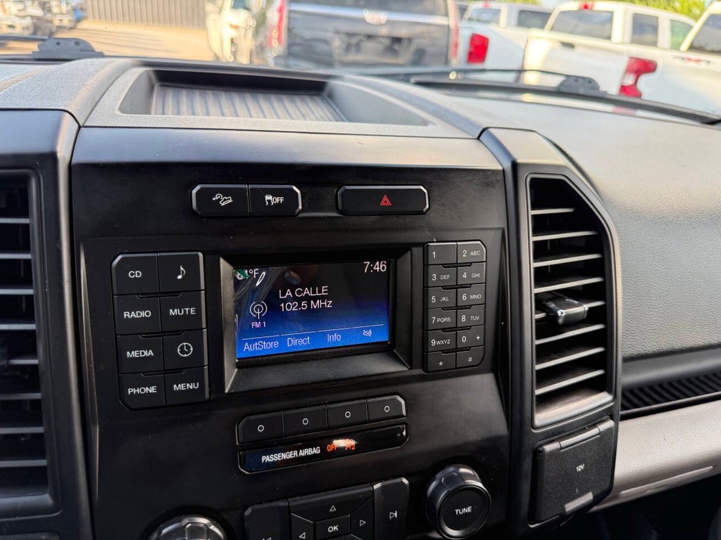 Ford F-150 Vehicle Full-screen Gallery Image 25