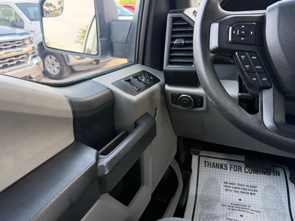 Ford F-150 Vehicle Full-screen Gallery Image 30
