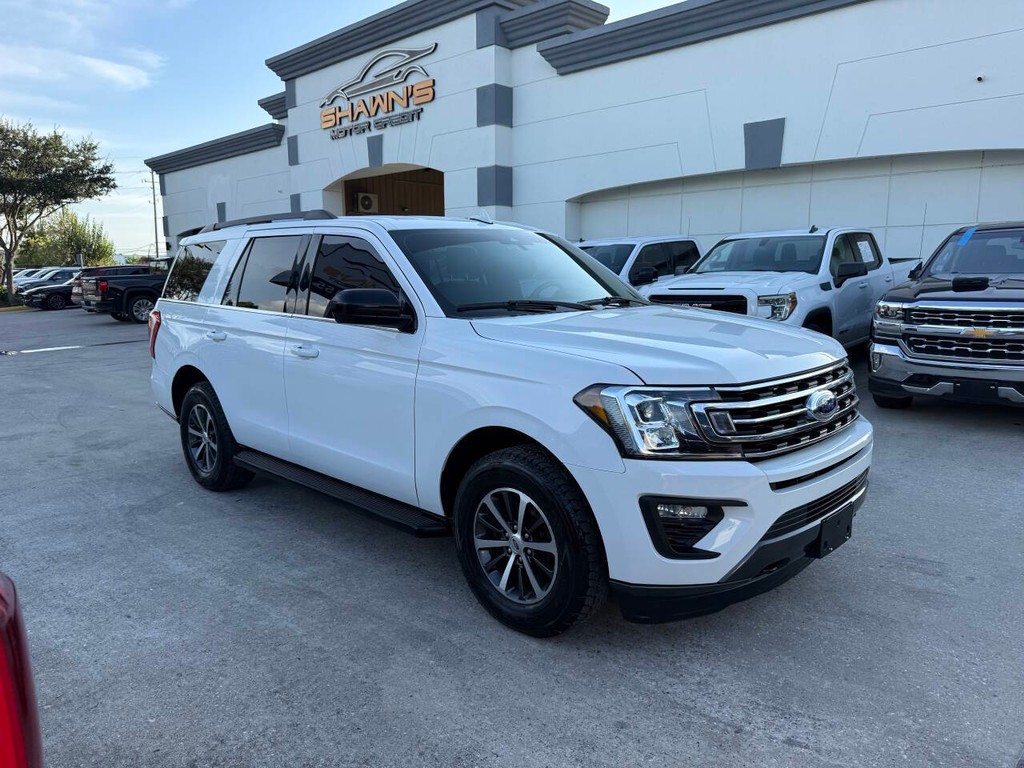 Ford Expedition Vehicle Full-screen Gallery Image 02