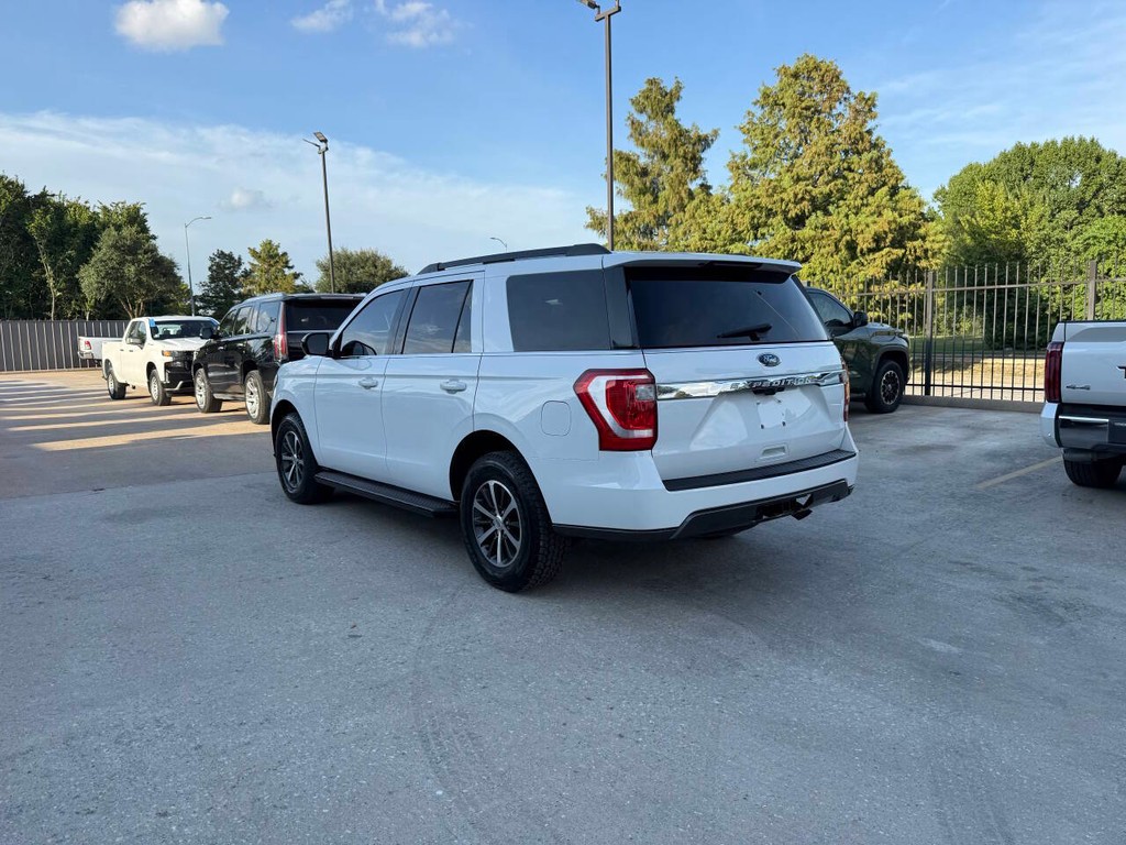 Ford Expedition Vehicle Full-screen Gallery Image 04