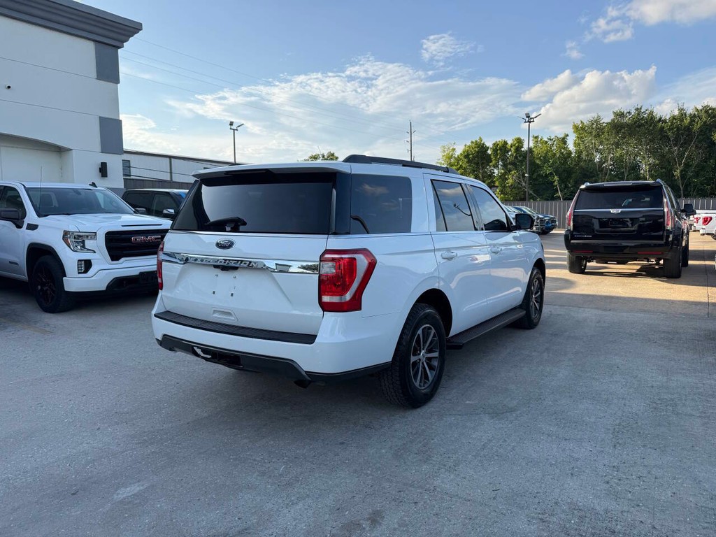 Ford Expedition Vehicle Full-screen Gallery Image 05