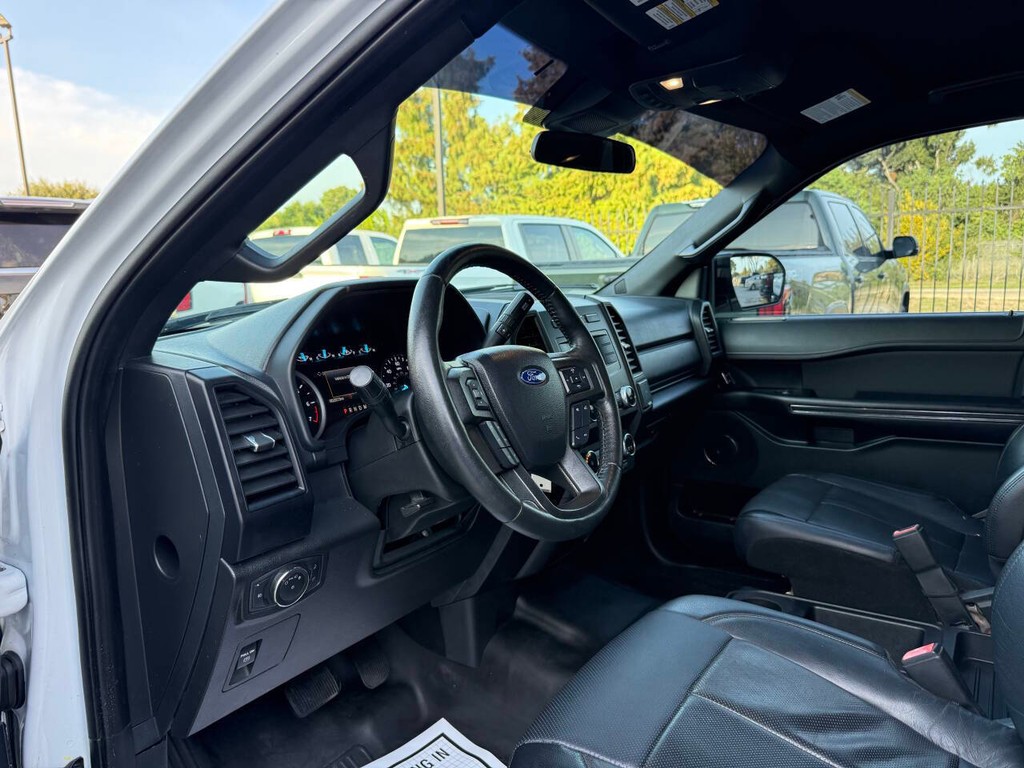Ford Expedition Vehicle Full-screen Gallery Image 06