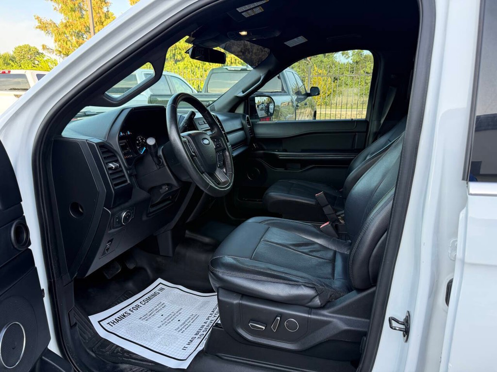 Ford Expedition Vehicle Full-screen Gallery Image 07