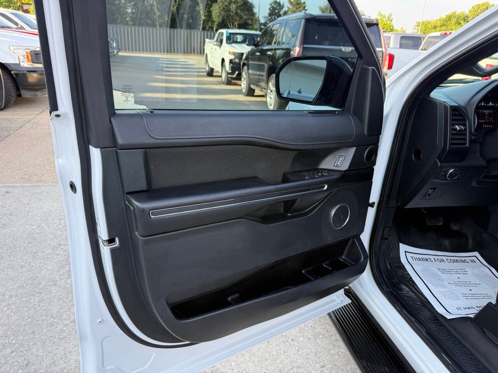 Ford Expedition Vehicle Full-screen Gallery Image 08