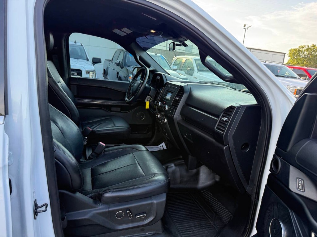 Ford Expedition Vehicle Full-screen Gallery Image 10