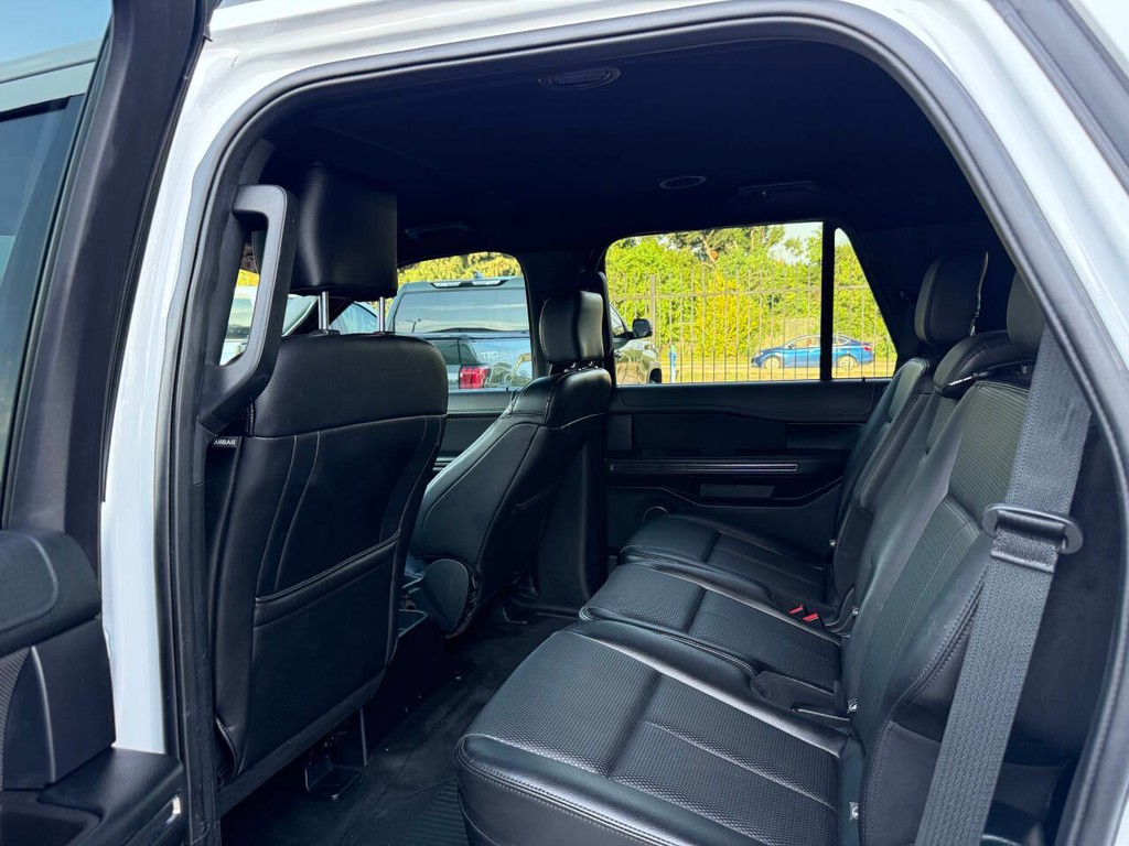 Ford Expedition Vehicle Full-screen Gallery Image 12