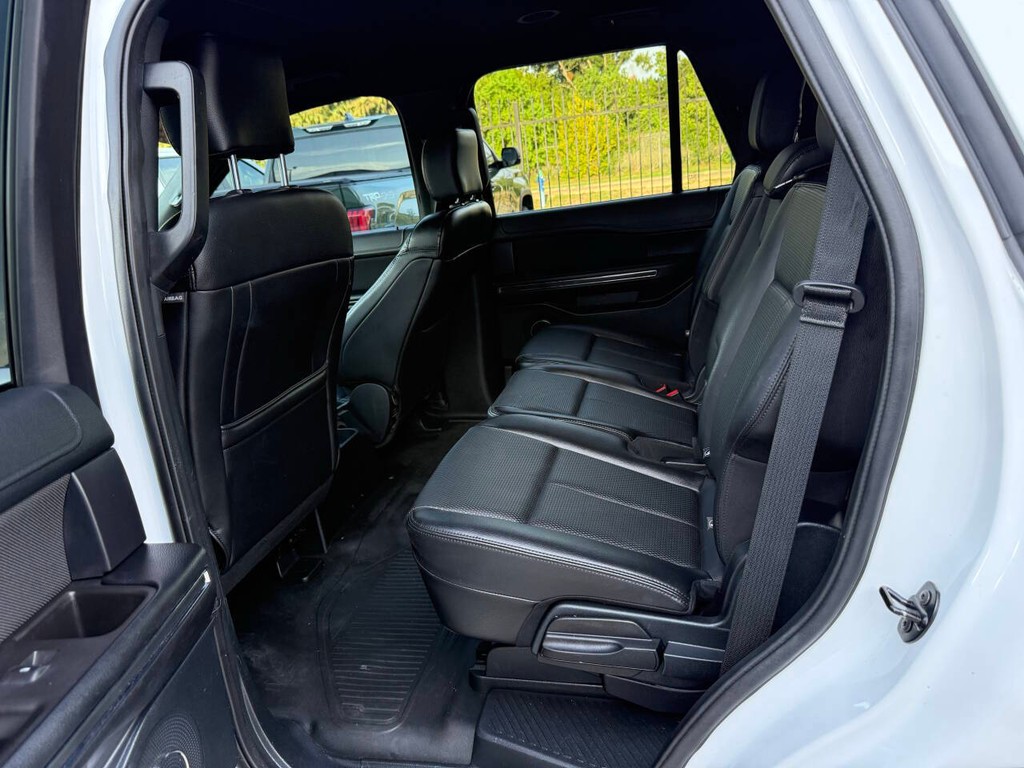 Ford Expedition Vehicle Full-screen Gallery Image 13