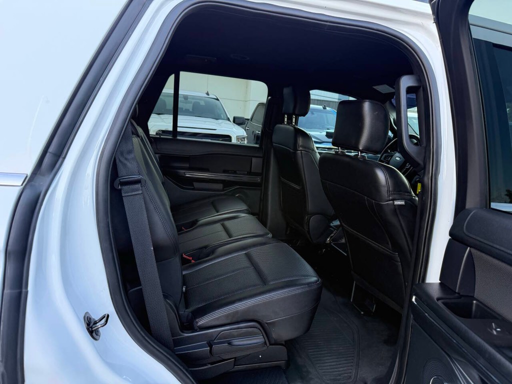 Ford Expedition Vehicle Full-screen Gallery Image 16