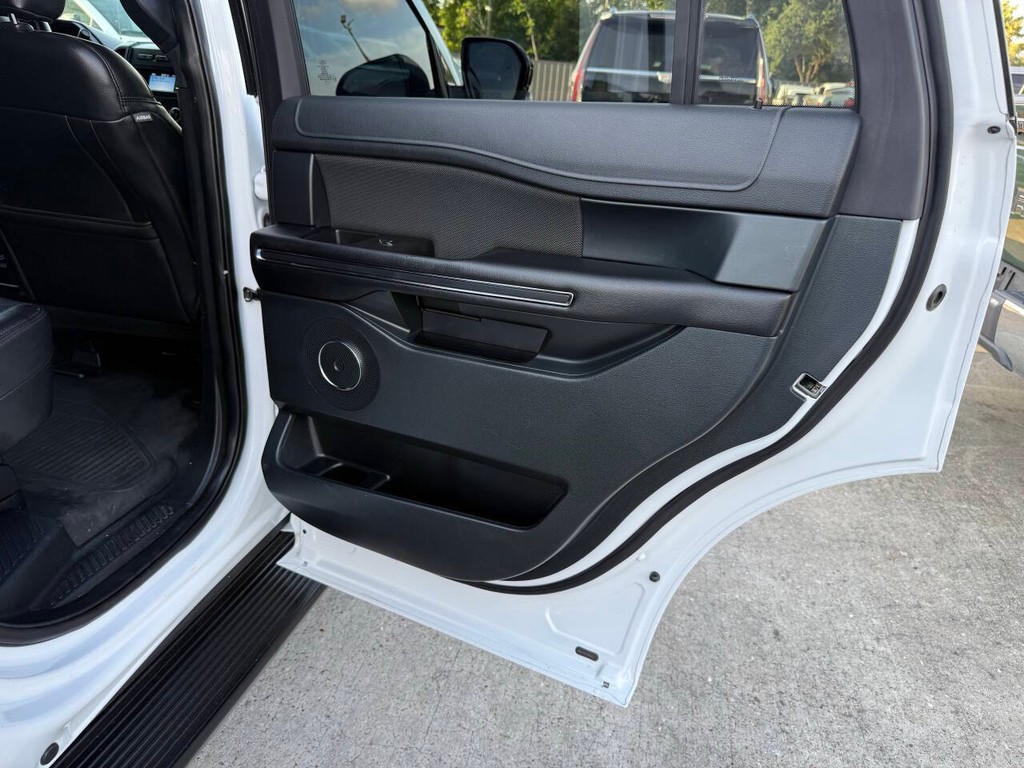 Ford Expedition Vehicle Full-screen Gallery Image 18