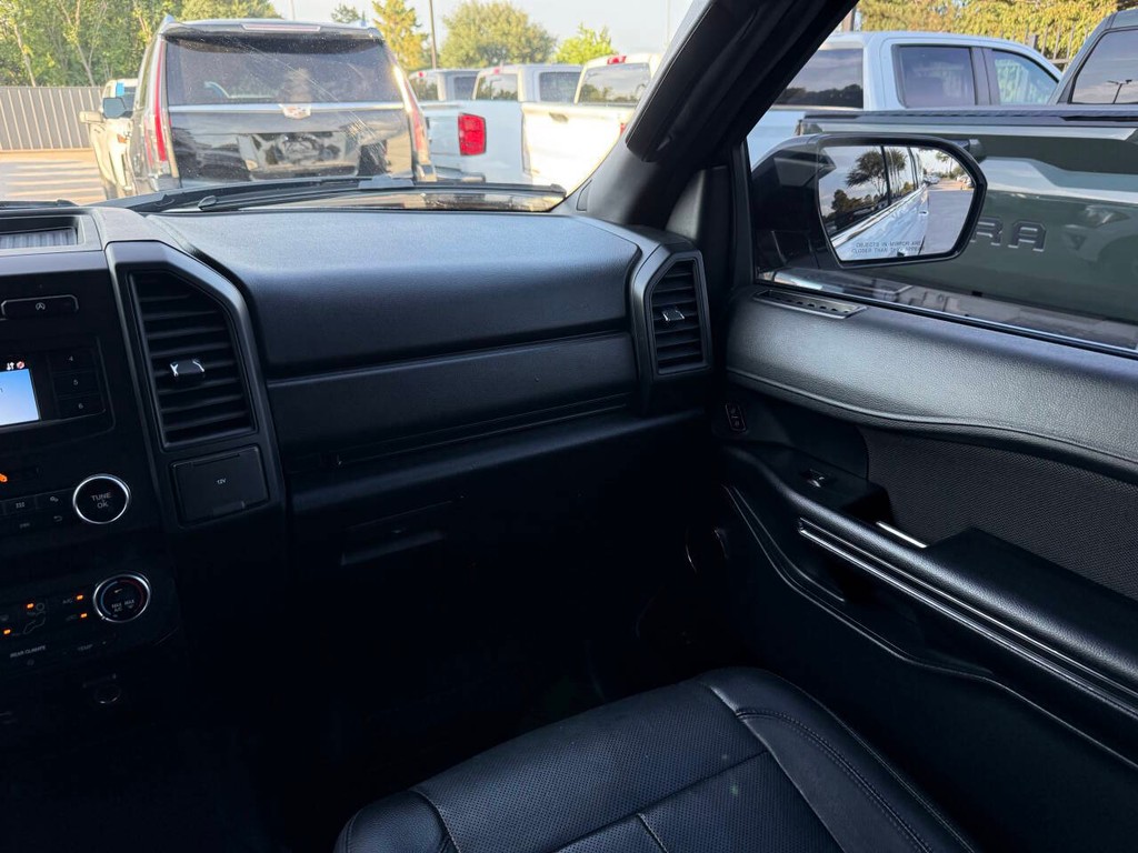 Ford Expedition Vehicle Full-screen Gallery Image 22