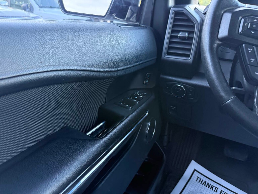 Ford Expedition Vehicle Full-screen Gallery Image 32