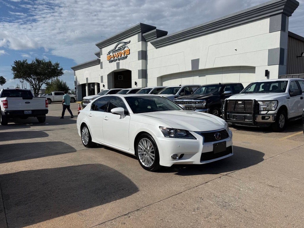 Lexus GS 350 Vehicle Full-screen Gallery Image 02