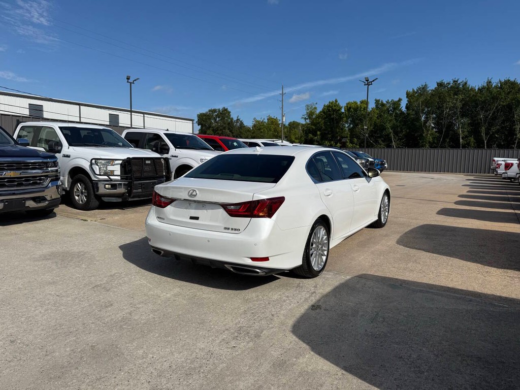Lexus GS 350 Vehicle Full-screen Gallery Image 05