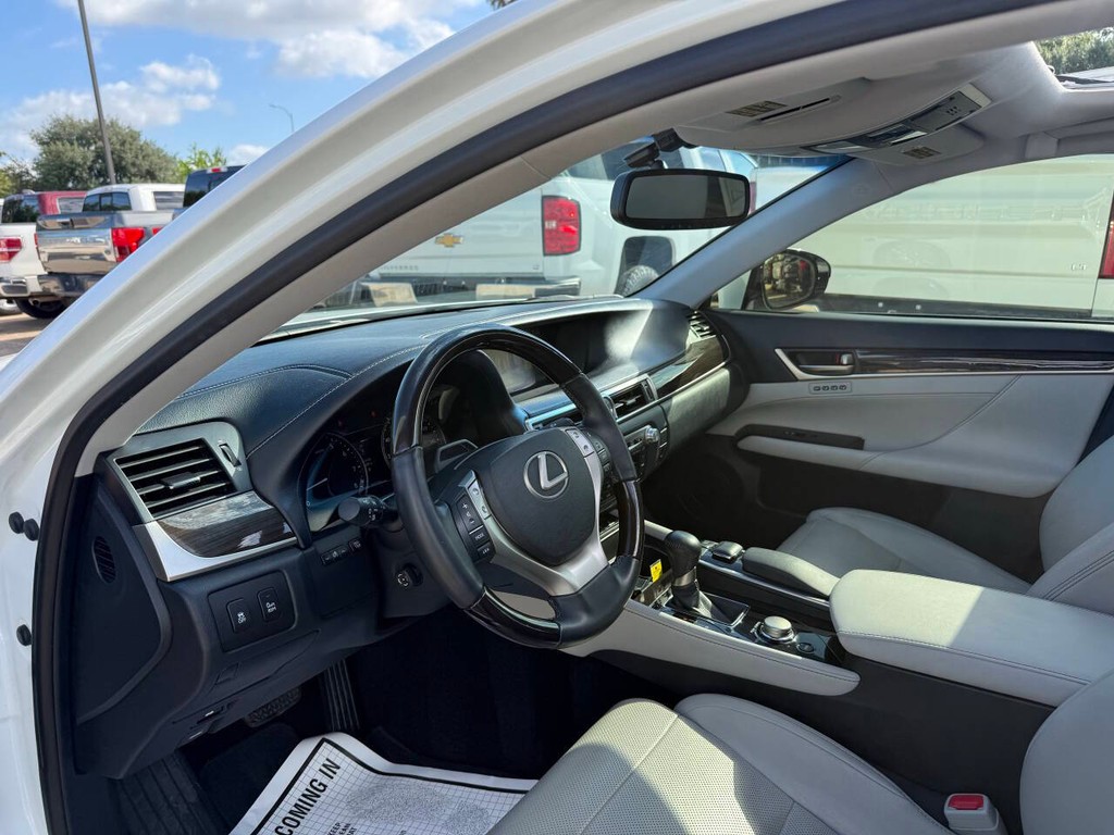 Lexus GS 350 Vehicle Full-screen Gallery Image 06