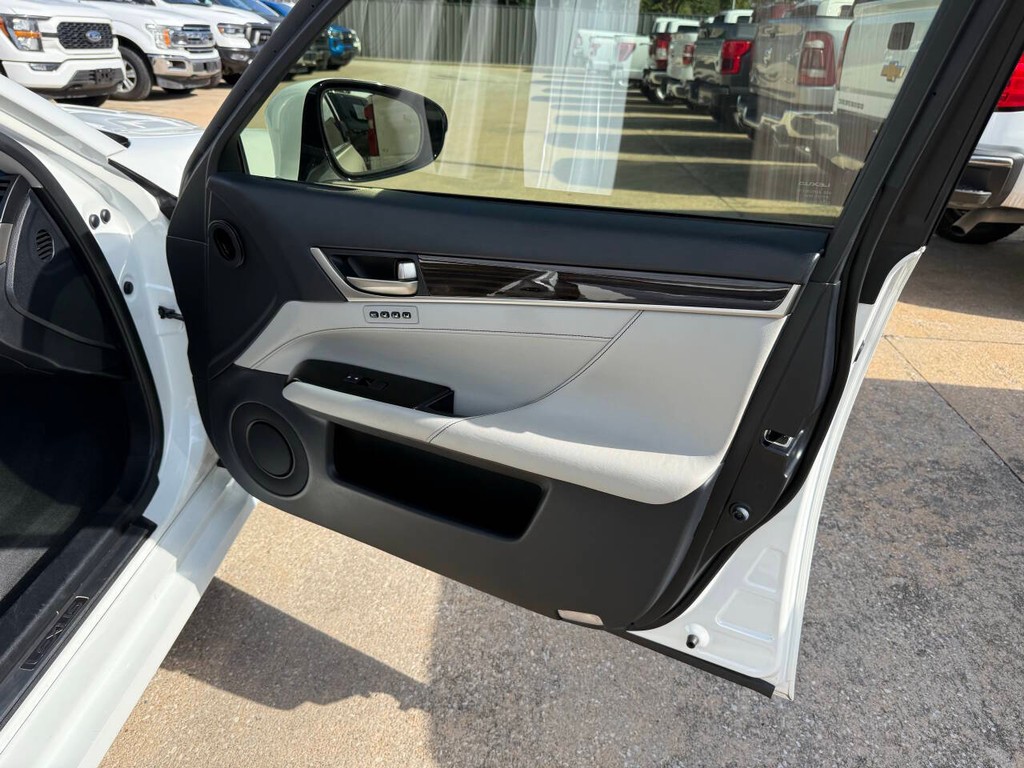 Lexus GS 350 Vehicle Full-screen Gallery Image 11