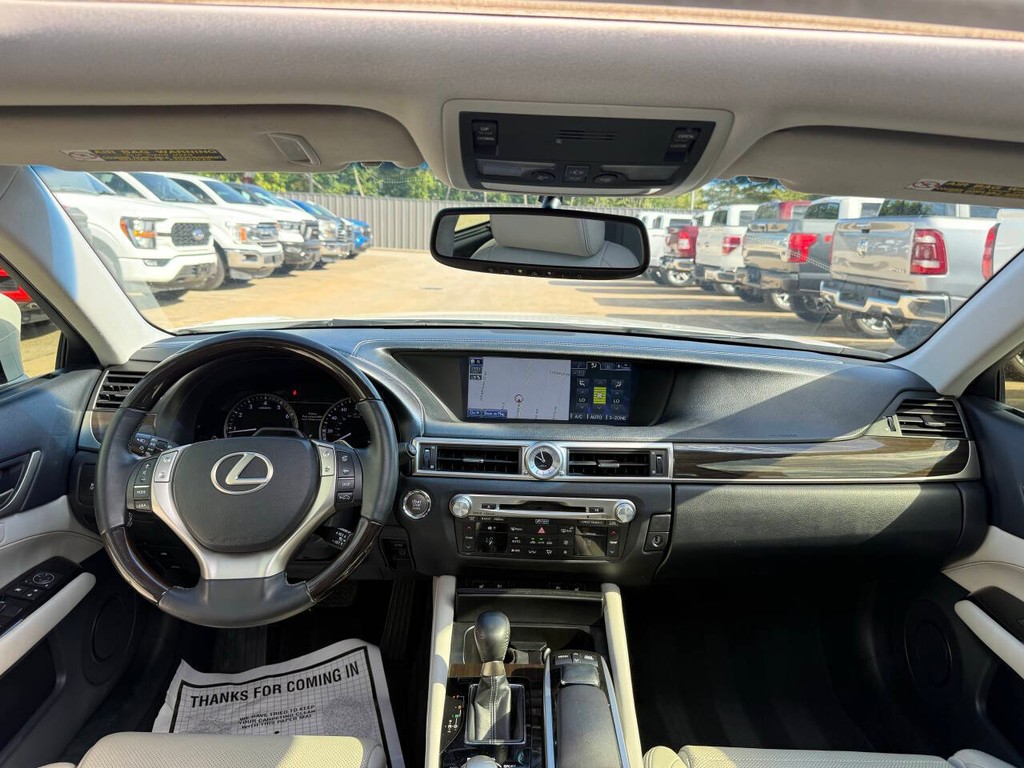 Lexus GS 350 Vehicle Full-screen Gallery Image 17