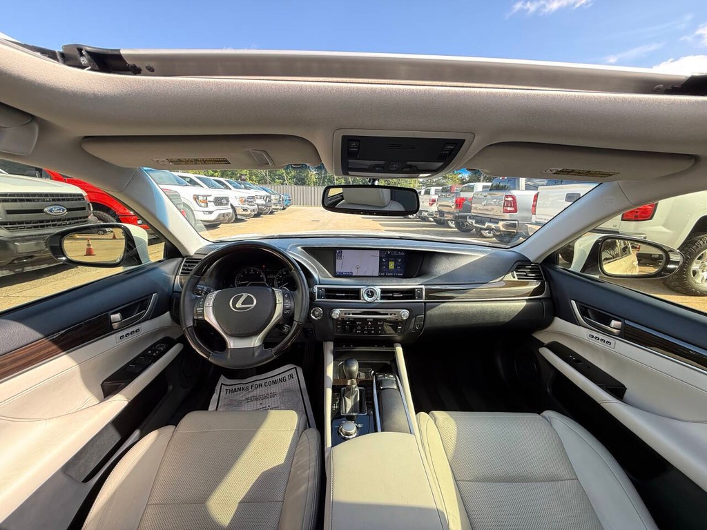 Lexus GS 350 Vehicle Full-screen Gallery Image 18