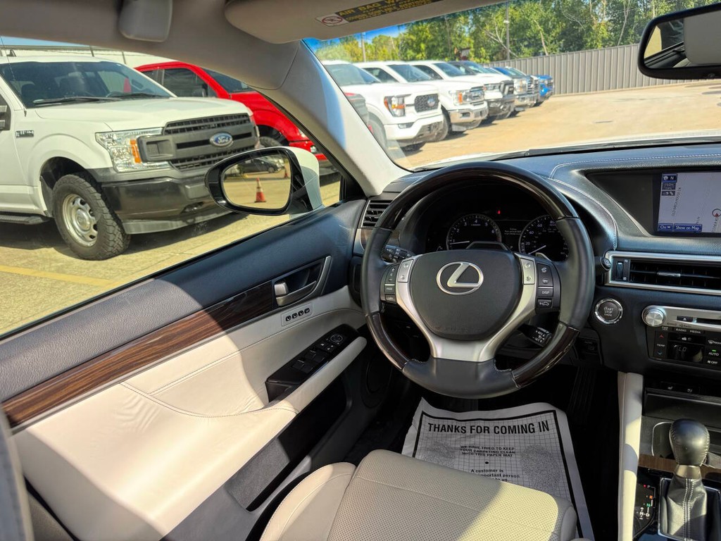 Lexus GS 350 Vehicle Full-screen Gallery Image 19